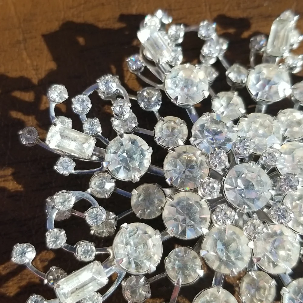 Vintage Large Rhinestone Snowflake Brooch - Picture 6 of 9
